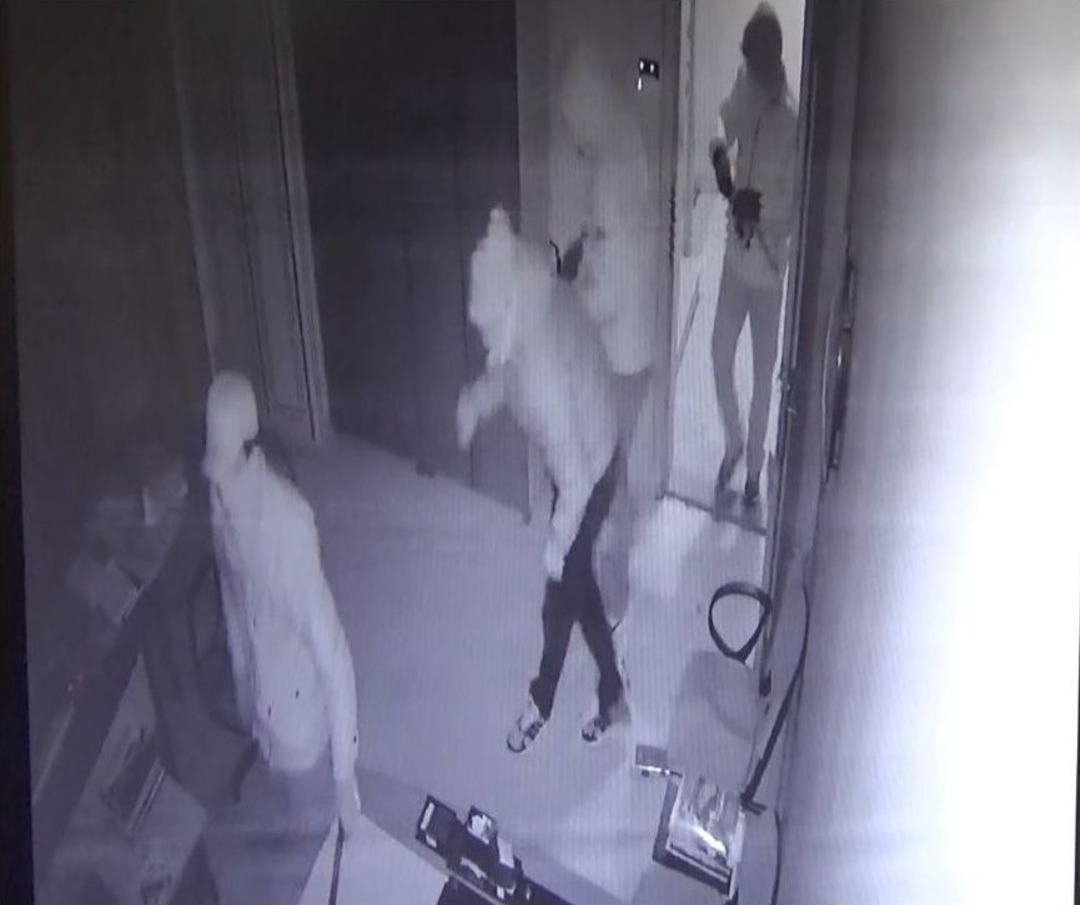 Bursa&rsquo;da Hırsızlık &Ccedil;etesinin G&uuml;venlik Kamerası G&ouml;r&uuml;nt&uuml;leri "bu Kadarına Da Pes" Dedirtti