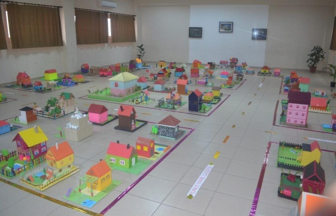 Minikler Hayallerindeki Evlerin Maketini Yaptı