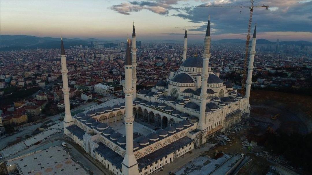 (&ouml;zel) Y&uuml;zde 90&rsquo;lık Kısmı Biten &Ccedil;amlıca Camii Havadan G&ouml;r&uuml;nt&uuml;lendi