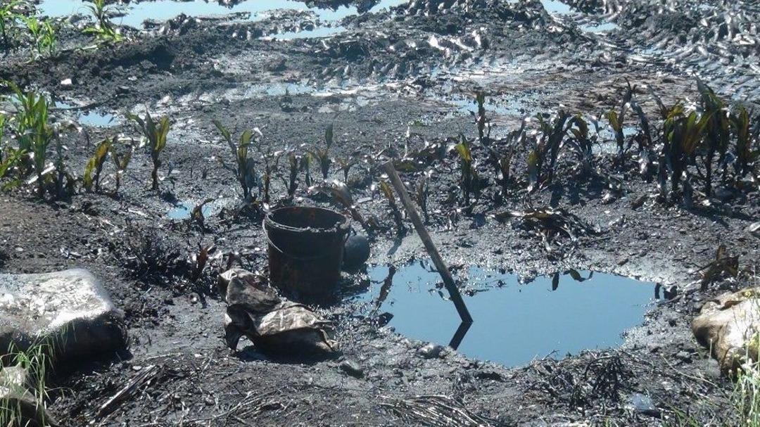 Petrol &Ccedil;alarken Boru Hattını Patlattılar