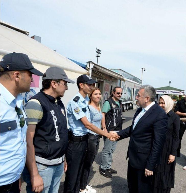 İstanbul Emniyet Müdürü Çalışkan Görev Başındaki Polislerle Bayramlaştı G3