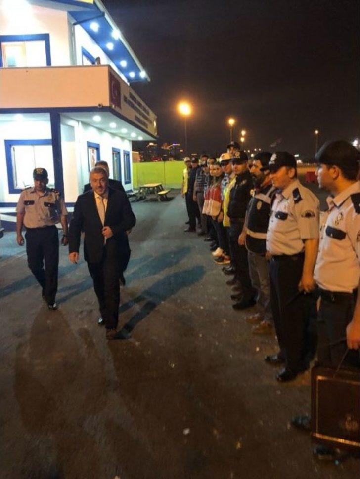 İstanbul Emniyet Müdürü Çalışkan Görev Başındaki Polislerle Bayramlaştı G5