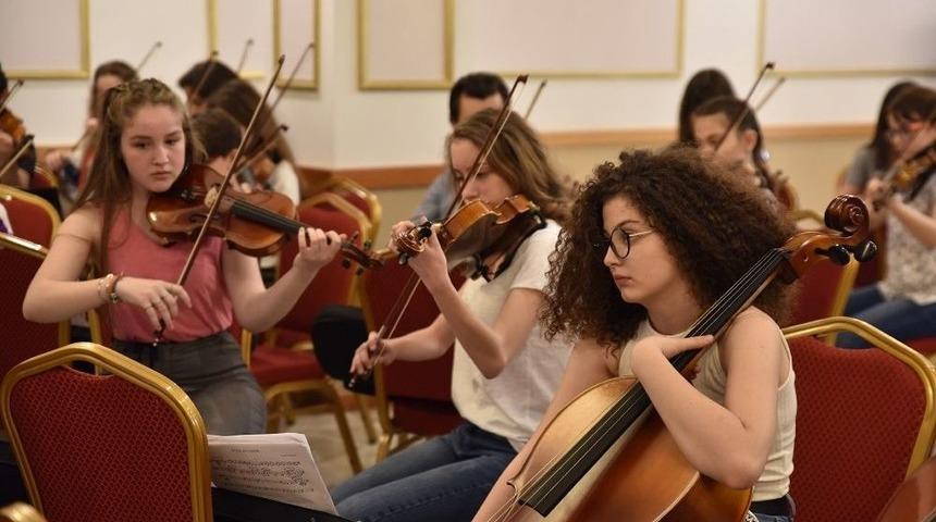 &Ccedil;ocuk Senfoni Orkestrası Tiran&rsquo;da