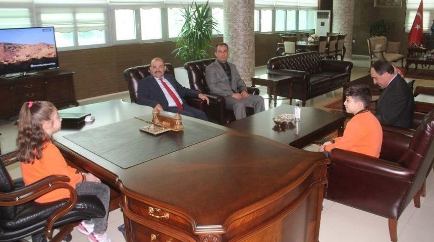 Vali Ustaoğlu, Makamını Minik Ecrin&rsquo;e Bıraktı