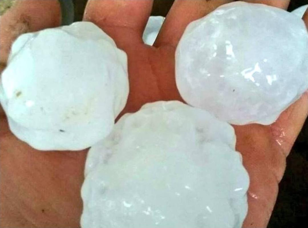 Kumluca&rsquo;da Dolu Yağışı Seralara Zarar Verdi