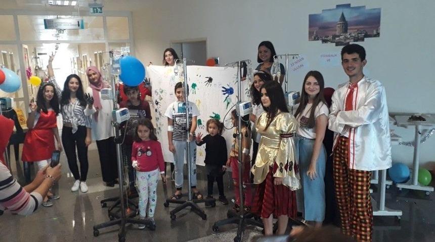 Alanya&rsquo;da &Ccedil;ocuklara 23 Nisan S&uuml;rprizi