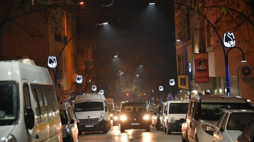 Yunusemre&rsquo;nin Caddeleri Işıl Işıl