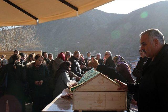 Cinayete Kurban Giden İki Kardeş Tunceli’de Toprağa Verildi