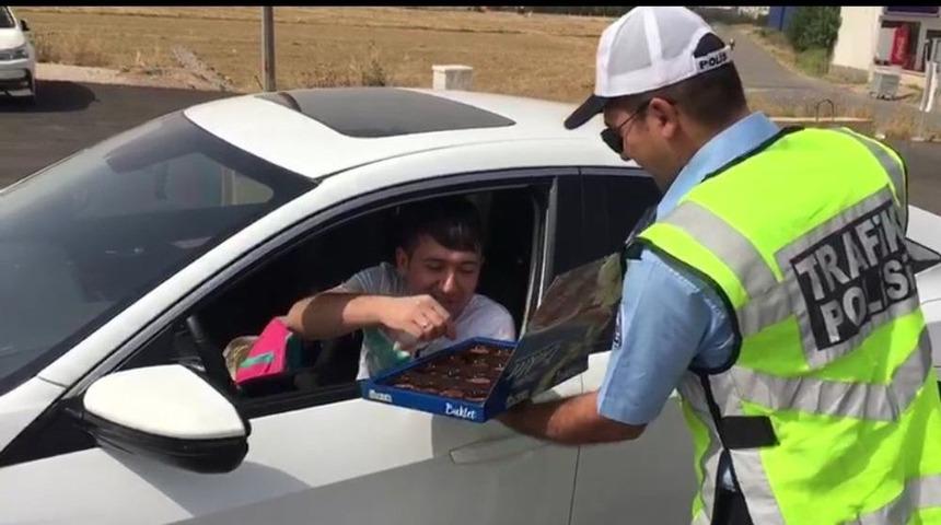 Mardin Polisinden Bayram Karşılaması