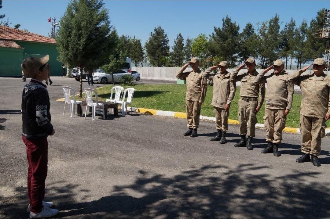 Batman&rsquo;da Gazi Ve Şehit &Ccedil;ocukları 23 Nisan&rsquo;ı Askerlerle Kutladı