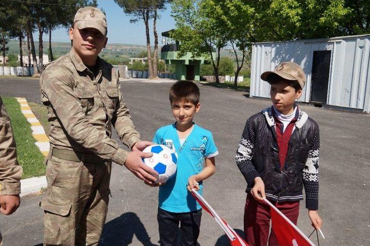 Batman’da Gazi Ve Şehit Çocukları 23 Nisan’ı Askerlerle Kutladı G4