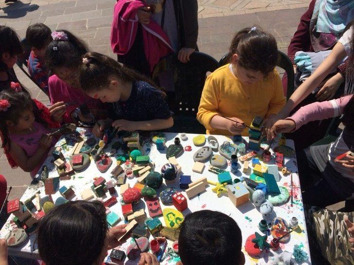 Beü Öğrencilerinden Çocuk Şenliği Etkinliği G1