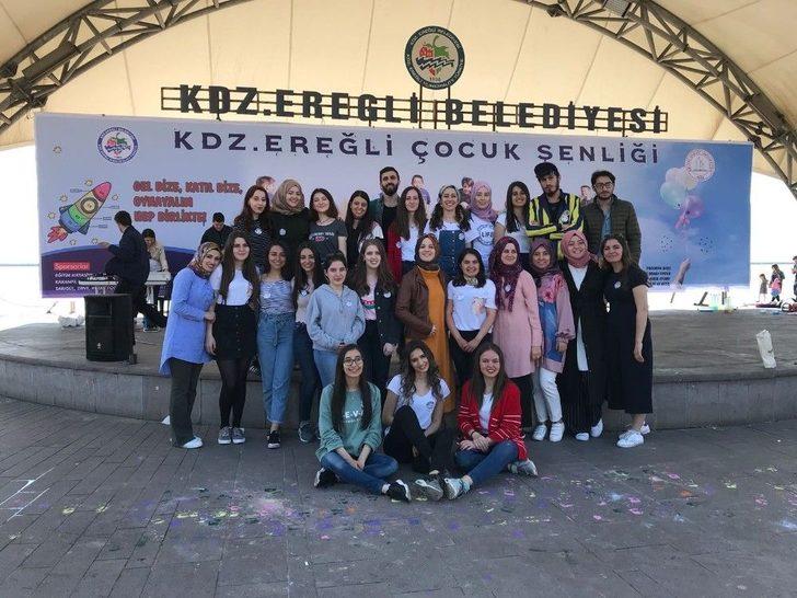 Beü Öğrencilerinden Çocuk Şenliği Etkinliği G4