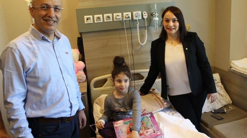 Özel İmperial Hastanesi’nde Tedavi Gören Çocuklara 23 Nisan Hediyesi