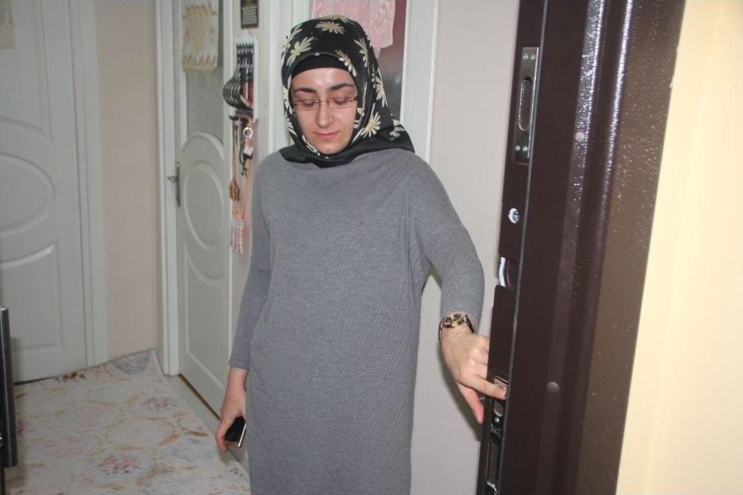 Eve Giren Hırsız Eldiven Kullanarak Arkasında Hi&ccedil;bir İz Bırakmadı