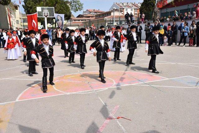 Sinop’ta Öğrencilerden Atatürk İmzası Koreografisi