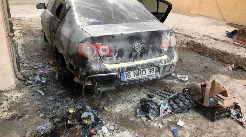 Bayram Ziyaretinde Aracını Kundakladılar