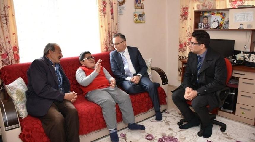 Vali &Ccedil;eber&rsquo;den Engeli Muhammed&rsquo;e Ziyaret