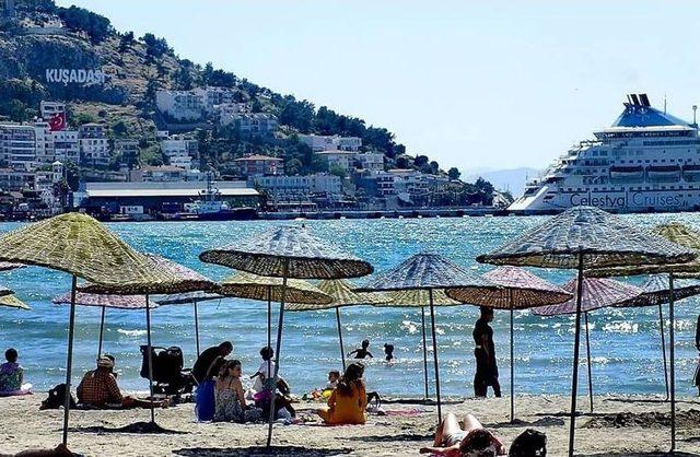 Kuşadası’nda Bayram Hareketliliği