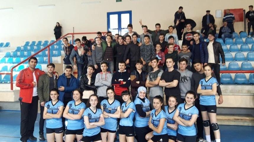 Trabzon&rsquo;da Liselerarası Voleybol İl Birinciliği&rsquo;nde Beşikd&uuml;z&uuml; Ve S&uuml;rmene Ekipleri Şampiyon Oldu