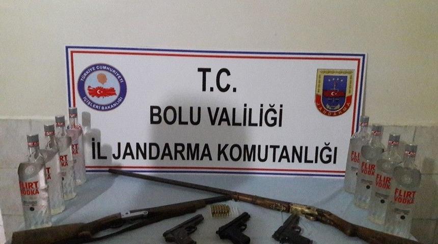 Jandarmadan Ka&ccedil;ak İ&ccedil;ki, Silah Ve Tarihi Eser Operasyonu