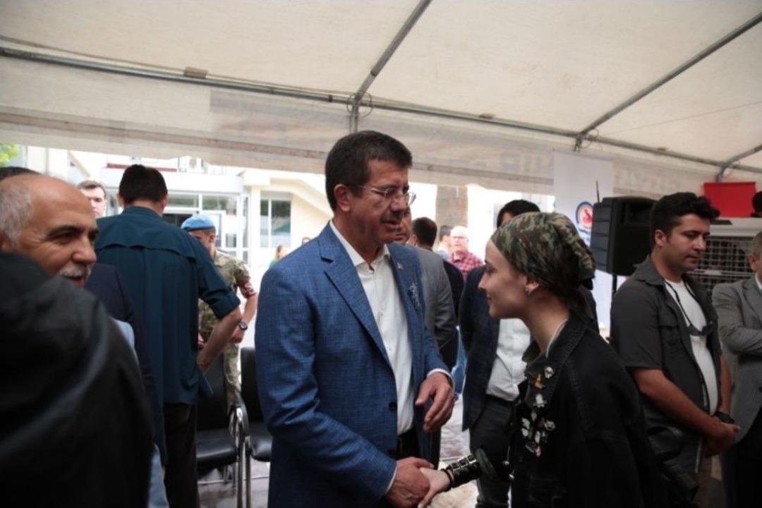 Bakan Zeybekci Memleketi Denizli&rsquo;de Vatandaşlar İle Bayramlaştı