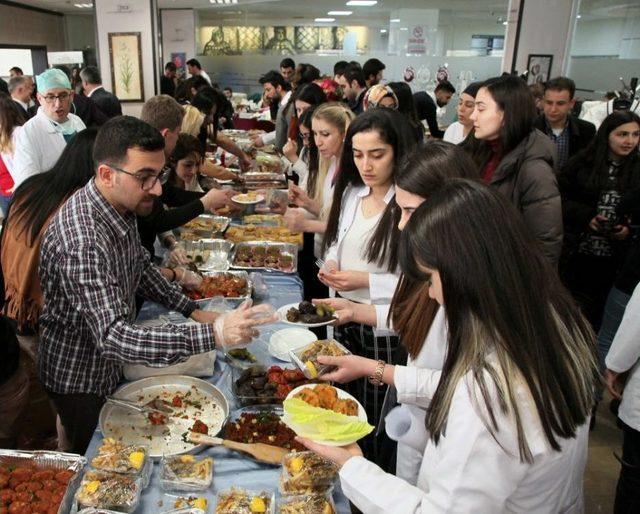 Gaün Öğretim Üyelerinden Tıp Fakültesi Öğrencilerine Kermes