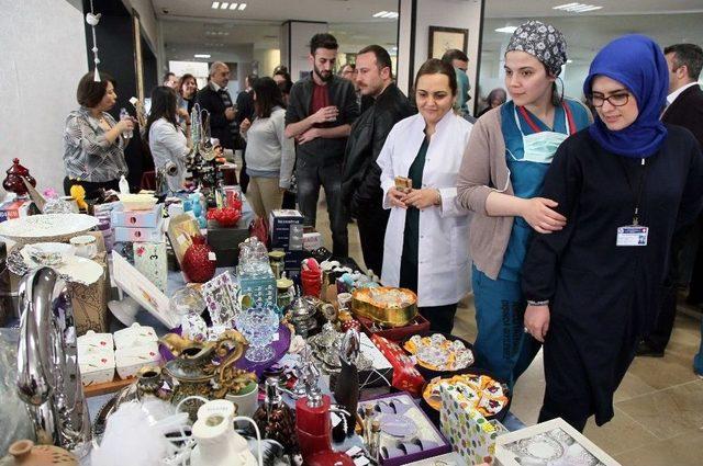 Gaün Öğretim Üyelerinden Tıp Fakültesi Öğrencilerine Kermes