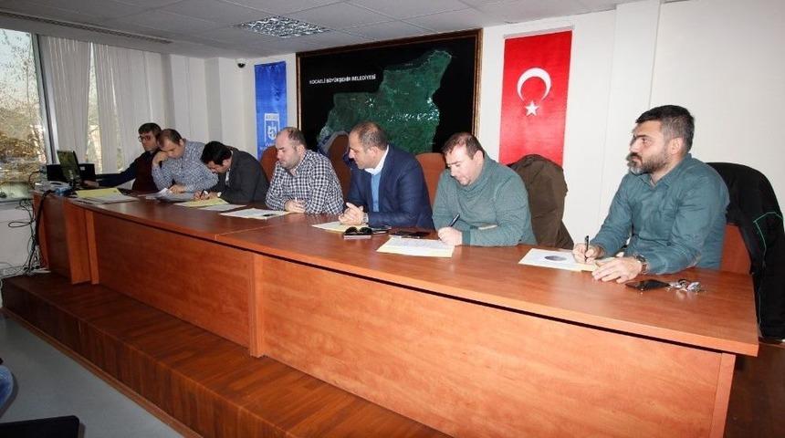 İl&ccedil;e Yolları Yenileme &Ccedil;alışmaları Devam Ediyor