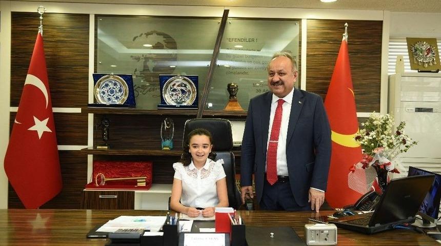 23 Nisan&rsquo;ın Belediye Başkanı Zeynep Sude Oldu