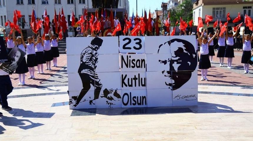 Başkan S&ouml;zen, &Ccedil;ocukları Yalnız Bırakmadı