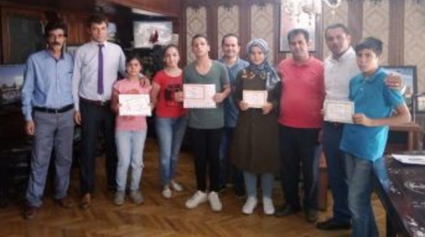 Nevvar Salih İşg&ouml;ren Vakfı &Ccedil;ocuklarından Başarı Gururu