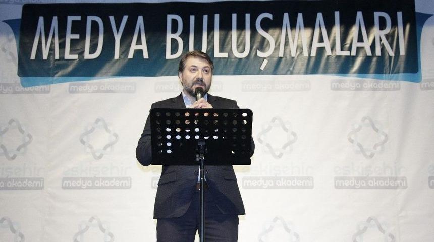 Eskişehir Medya Akademisi&rsquo;nin İlk Konuğu Serdar Tuncer Oldu