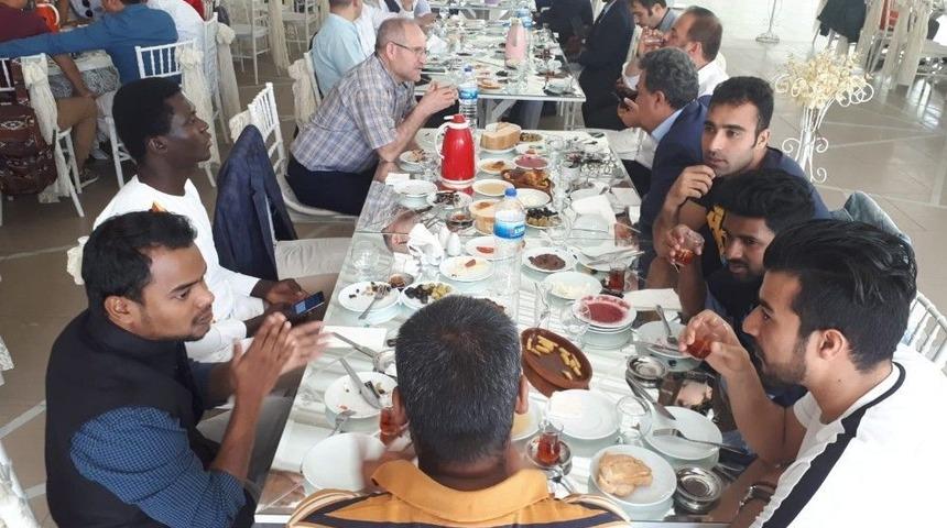 72 &Uuml;lkeden 180 &Ouml;ğrenci Bayramlaştı