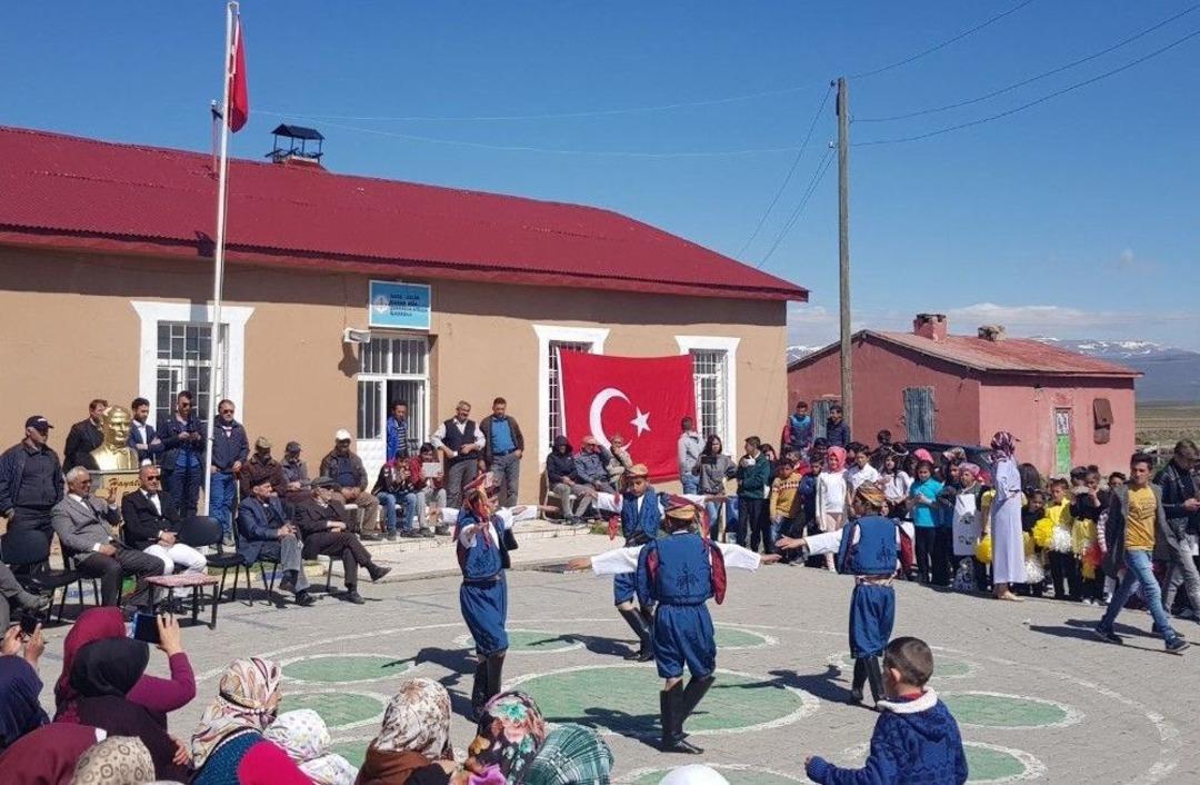 Karahamza K&ouml;y&uuml;nde 23 Nisan Coşkuyla Kutlandı