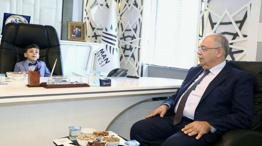 Başkan Kutlu, 23 Nisan’da Makamını Salih Alp’e Teslim Etti