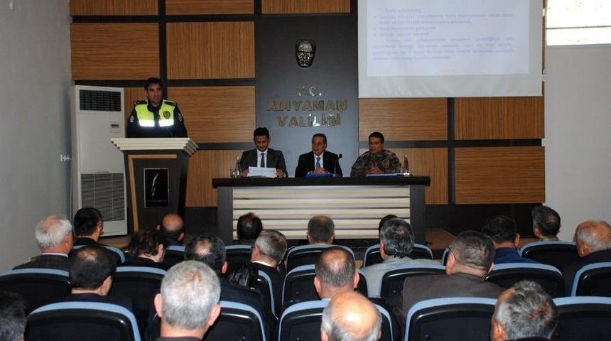 Vali Kalkancı Mahalle Muhtarlarının Sorunlarını Dinledi