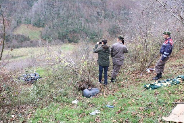 Taklalar Atan Aracın İçinden Sağ Çıktılar: 2 Yaralı