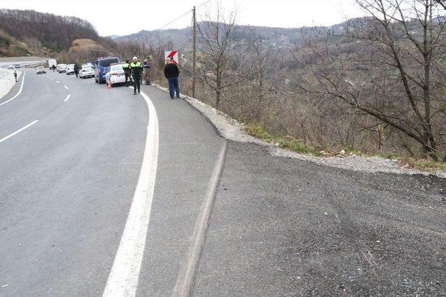 Taklalar Atan Aracın İçinden Sağ Çıktılar: 2 Yaralı