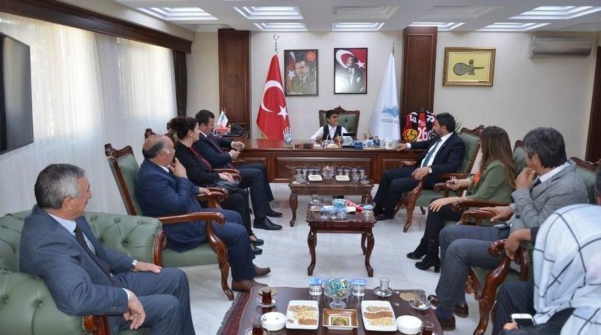 Seyitgazi&rsquo;de Başkanlık &Ccedil;ocuklara Emanet