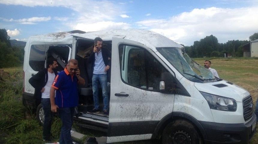 Bing&ouml;l&rsquo;de Yolcu Minib&uuml;s&uuml; Devrildi: 14 Yaralı