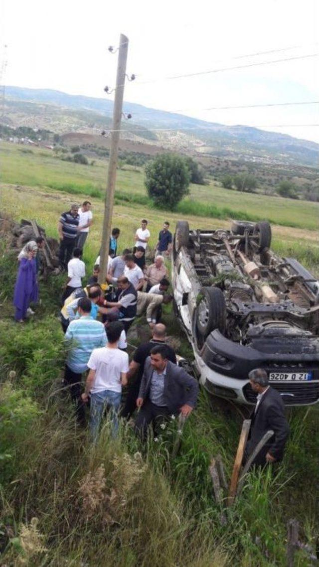 Bingöl’de Yolcu Minibüsü Devrildi: 14 Yaralı