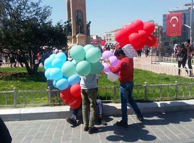 (özel) Yaşıtları Eğlenirken Onlar Ekmek Parası İçin Çalışıyor