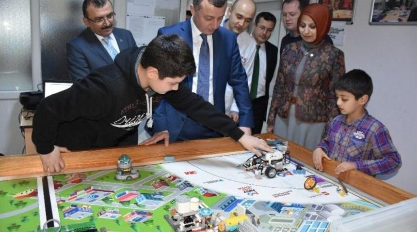 Vali B&uuml;y&uuml;kakın&rsquo;dan Bilim Ve Sanat Merkezi&rsquo;ne Ziyaret