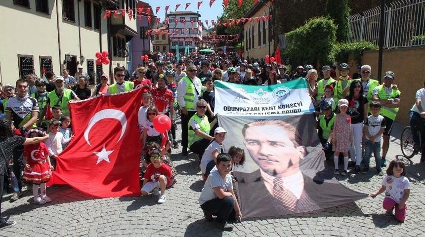 Bisikletlilerden 23 Nisan Turu