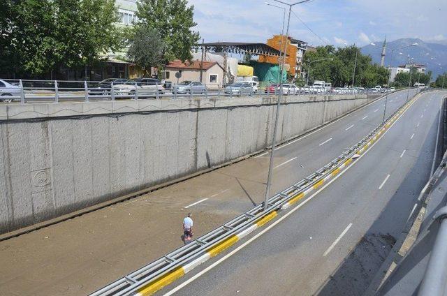 Denizli’de Sağanak Yağmur Esareti