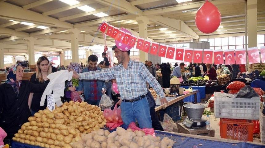 Patates Tezgahını 23 Nisan İ&ccedil;in S&uuml;sledi
