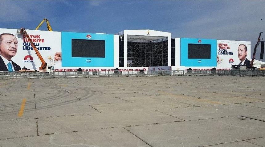 Yenikapı&rsquo;da Miting Hazırlıkları Tamamlandı