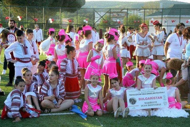 Ezine’de Uluslararası Troya Çocuk Halk Dansları Festivali