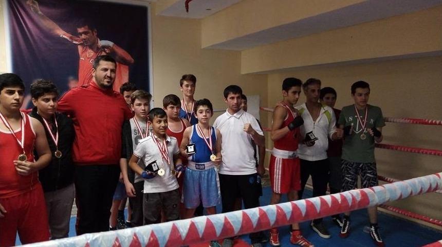 Bilecik Boks Spor Kul&uuml;b&uuml;&rsquo;nden Yıldızlar T&uuml;rkiye Şampiyonası &Ouml;ncesi B&uuml;y&uuml;k Başarı